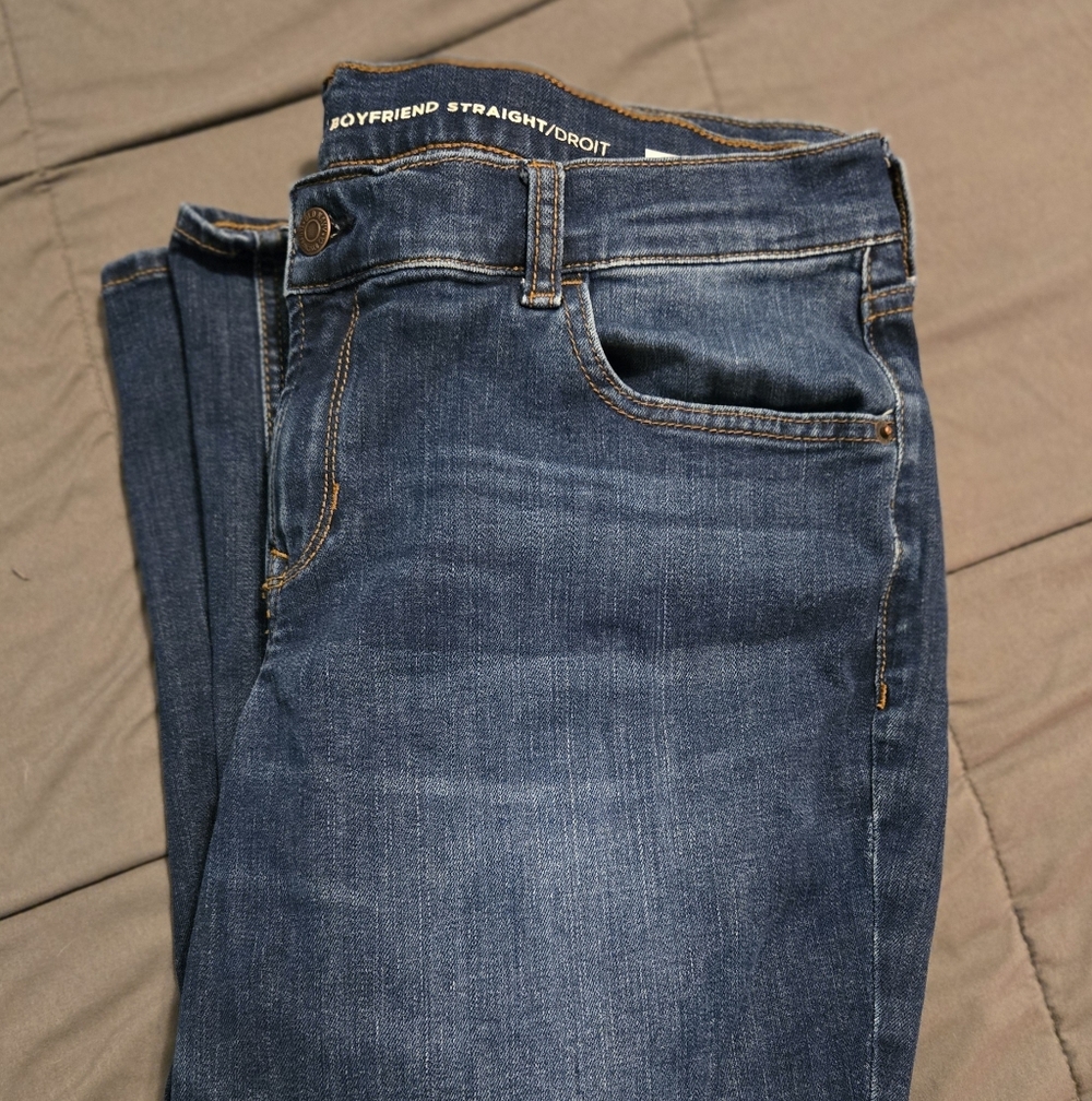 Old Navy Women's Straight Leg Jeans in Dark Blue